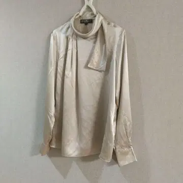 살바토레 페라가모 스카프가 포함된 셔츠 42 베이지