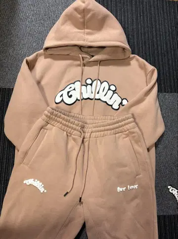 Chillin' BIG LOGO SWEAT SET UP L 사이즈