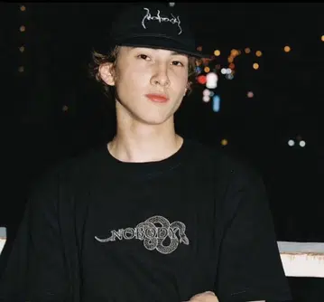 nobody 티셔츠