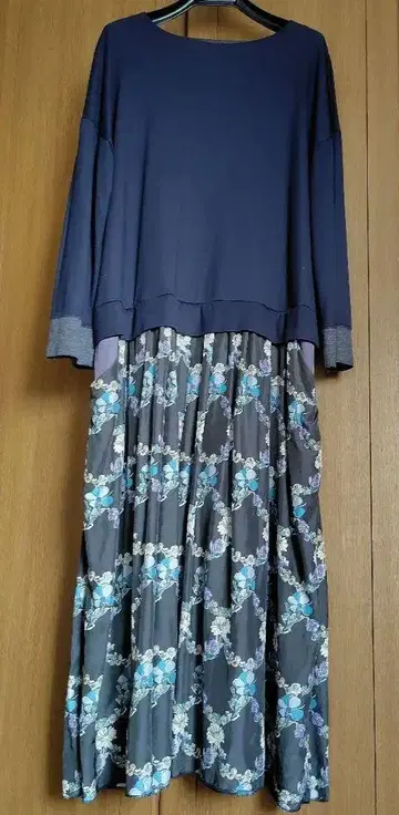 케이하야마 플러스   네이비 꽃무늬 플레어 원피스