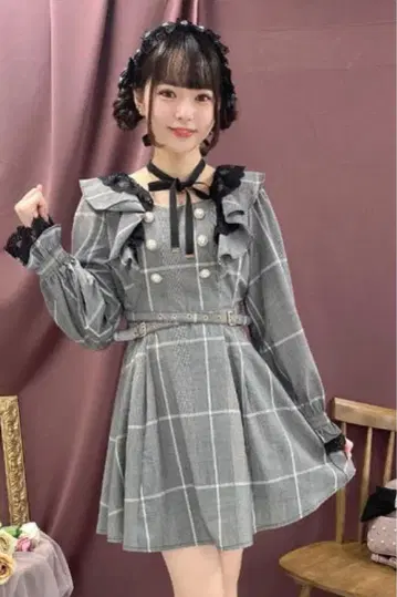 체크 무늬 프릴 원피스