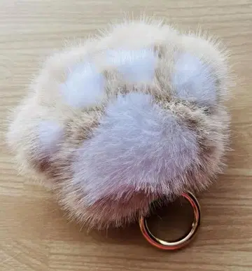 고양이 발 모양 퍼 키링