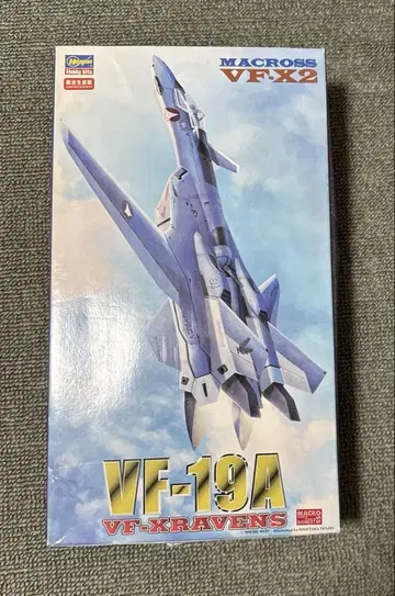 마크로스 VF-19A 1/72 VF-X 레이븐즈 프라모델