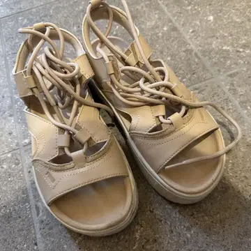 정가 10450 푸마 통굽 레이스업 샌들 베이지 24cm