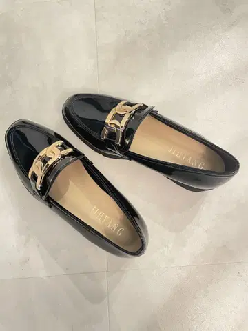 JIHYANG 지향 에나멜 통굽 로퍼