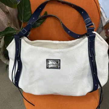 Kanematsu 화이트 가죽 핸드백