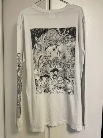 AKIRA ART OF WALL 한정판 긴팔 티셔츠 (화이트)