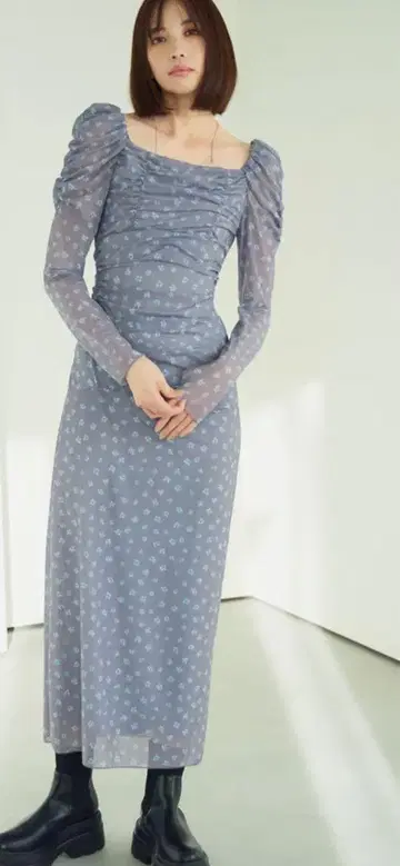 코코딜 그레이 꽃무늬 원피스