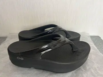 oofos 우포스 통굽 샌들 블랙 23cm