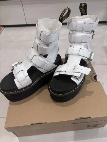 닥터마틴 GIAVANNA 화이트