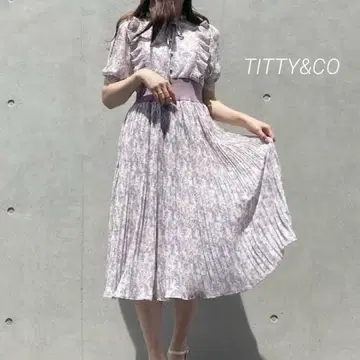 TITTY&CO. 토와르드 주이 플리츠 미디 원피스