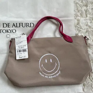 SALON DE ALFURD 스마일 백 인 백