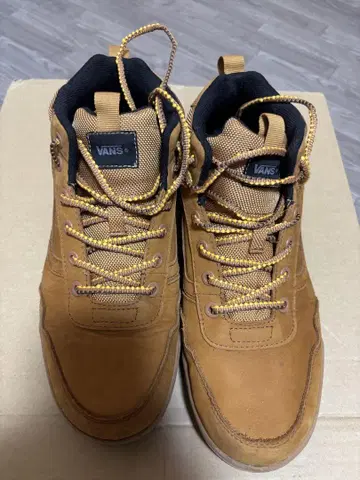VANS 브라운 하이컷 신발