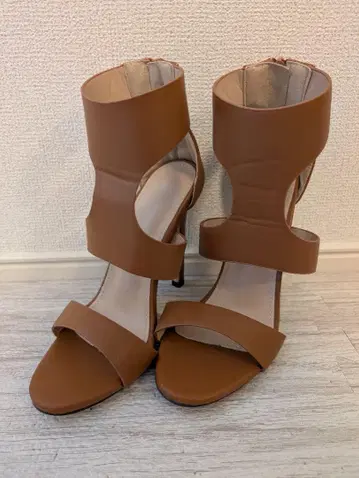 브라운 오픈토 샌들 하이힐