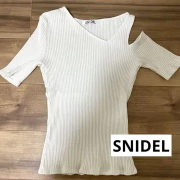 SNIDEL 아이보리 반팔 상의 원사이즈