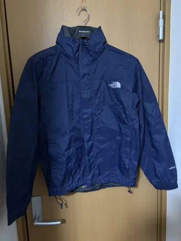 The North face 윈드 브레이커