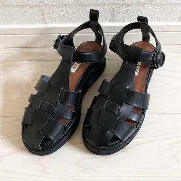 BARCLAY 구르카 샌들 통굽 블랙
