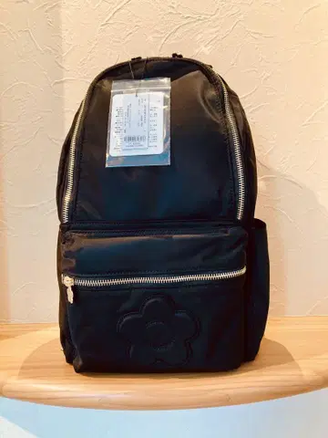 마리콴트 MARY QUANT 나일론 매트 새틴 데이지 백팩