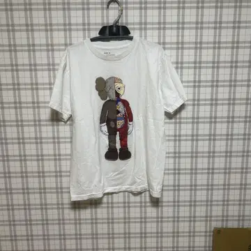 kaws 카우스 티셔츠