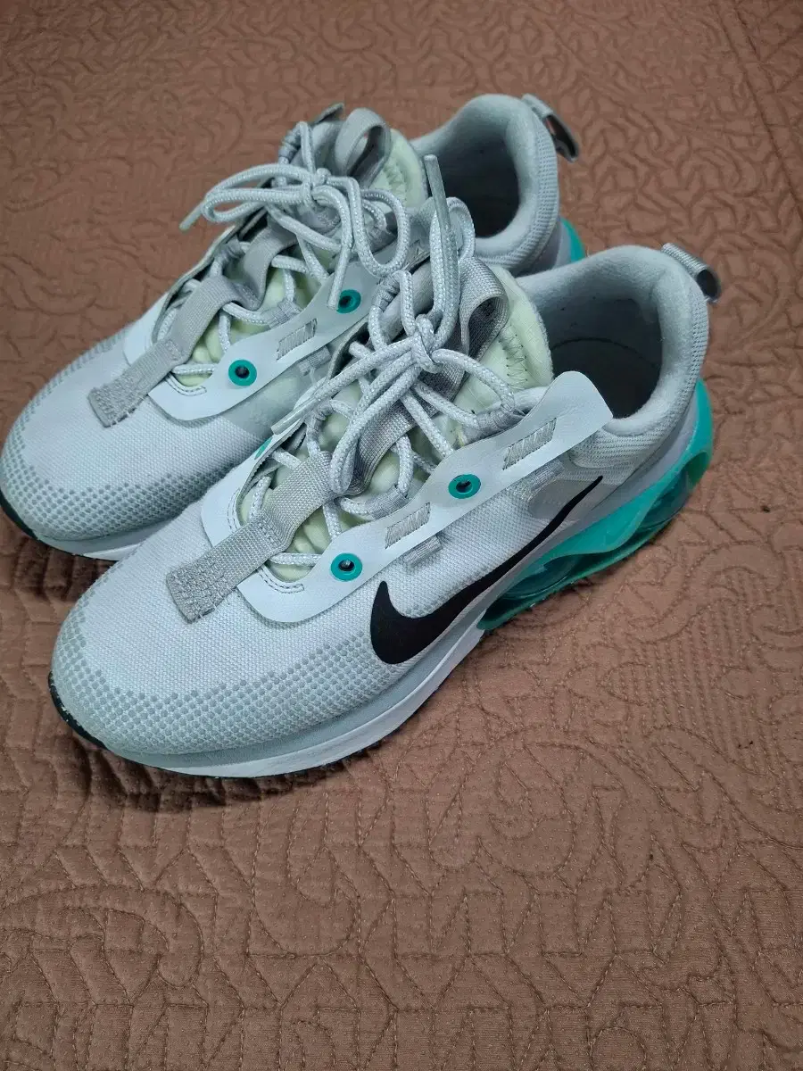 240 Nike Women's Sneakers 240 [3054]