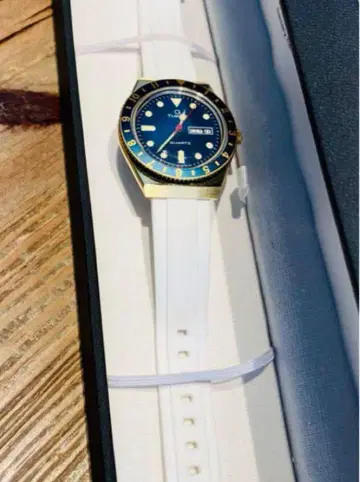 새상품급 TIMEX Q 화이트 러버