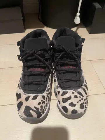 Air Jordan 11 레오파드 무늬 스니커즈 25cm