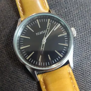 NIXON SENTRY 38 센트리 손목시계