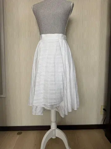 폭시 플레어 스커트 화이트