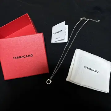 FERRAGAMO 간치니 실버 목걸이