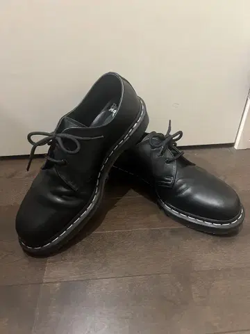 Dr.Martens 1461 3홀 UK9 화이트 스티치