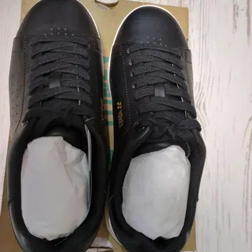 YONEX 블랙 스니커즈