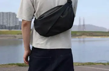 claro 블랙 슬링 백