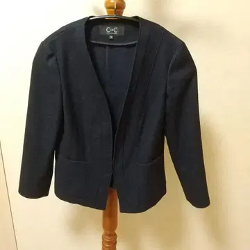 새상품급 쿠 드 샹스 노카라 자켓 34 여름용 네이비