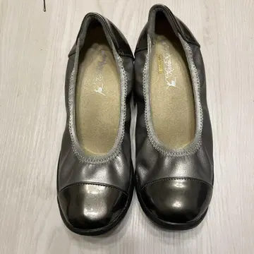 랙 랙 플라잉 펌프스 에나멜 바이컬러