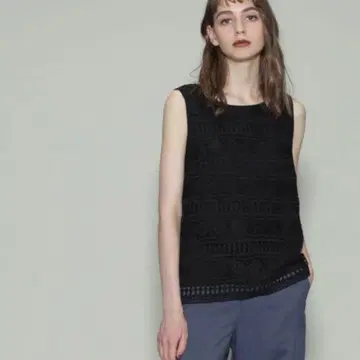 GRACE CONTINENTAL 키카 레이스 슬리브리스 티셔츠