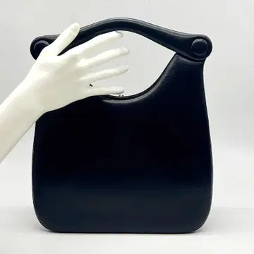 블랙 가죽 핸드백