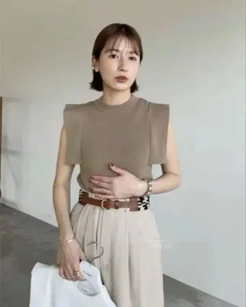 클레인 스퀘어 소매 니트 톱