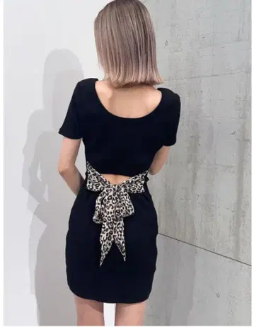 GYDA BACK 리본 크루넥 원피스