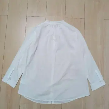 팔라스 팰리스 랜덤 스티치 블라우스 밴드 카라 화이트 자수