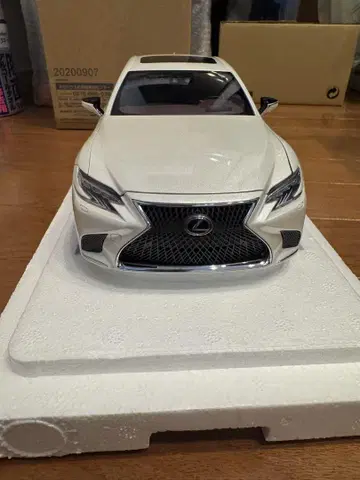 오토 아트 렉서스 LS500h AUTOart
