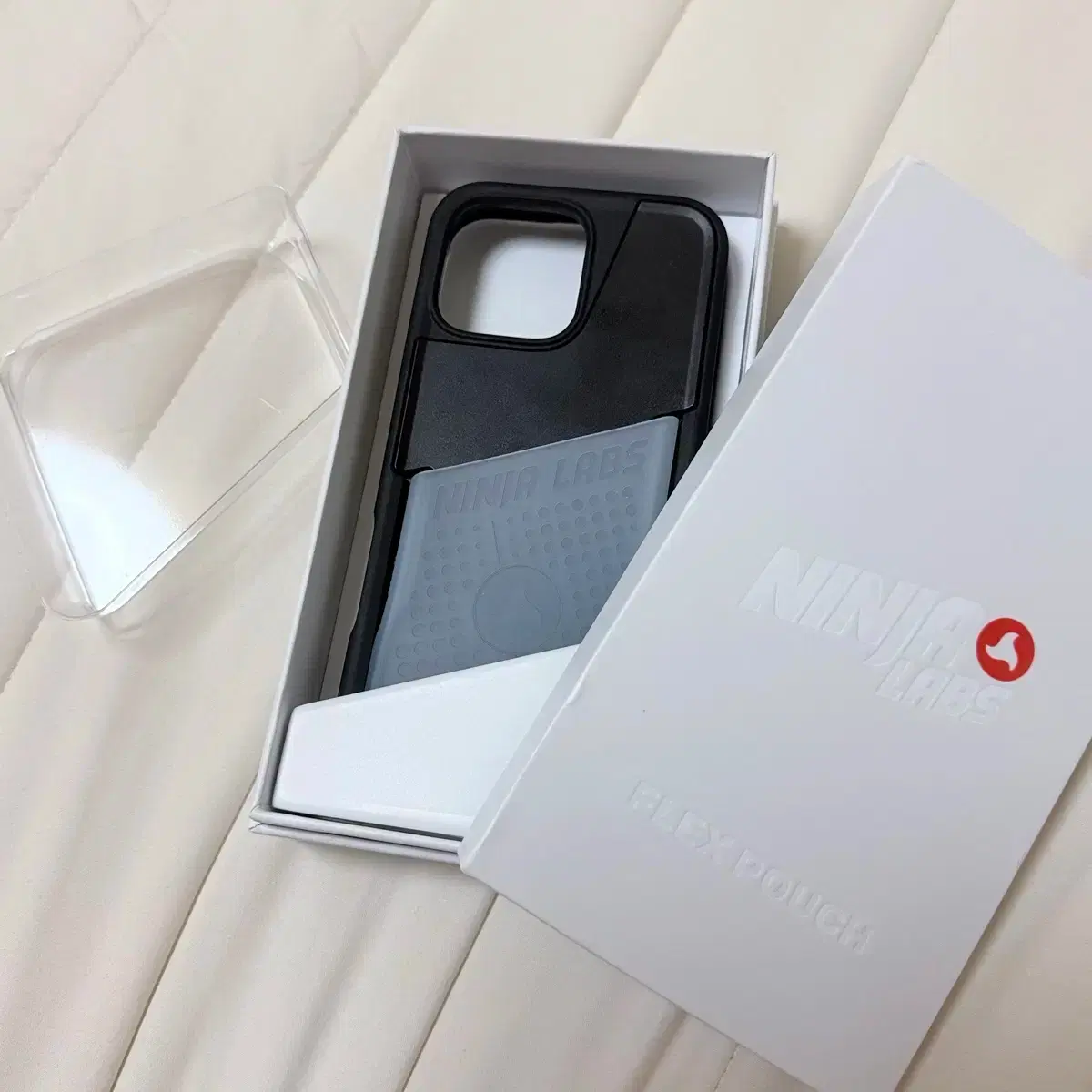 iPhone16pro）NINJA LABS FLEX POUCH 黒 iPhoneアクセサリー Ninja