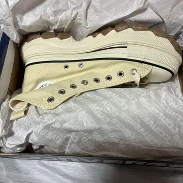 CONVERSE TREKWAVE 버터 화이트