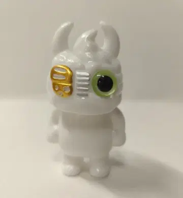 REALHEAD/UAMOU 우아모스 화이트 성형