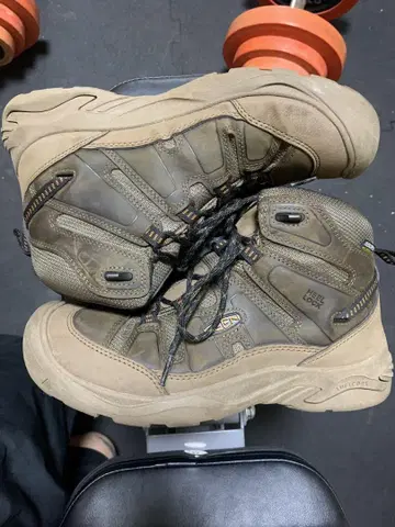 KEEN 키트 트레킹 슈즈 CIRCADIA MID