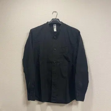 MHL. 블랙 스탠드 카라 셔츠