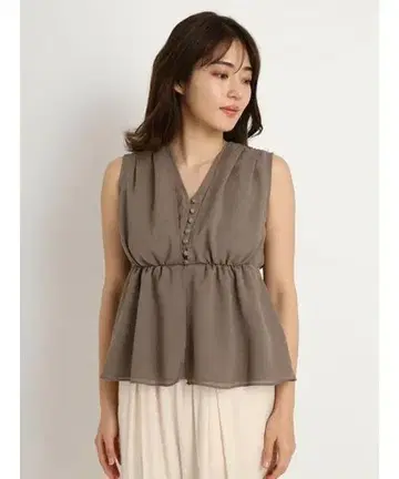 FRAY I.D 드라이 터치 시스루 블라우스 카키 슬리브리스 V넥