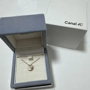 Canal 4C 달 모양 목걸이
