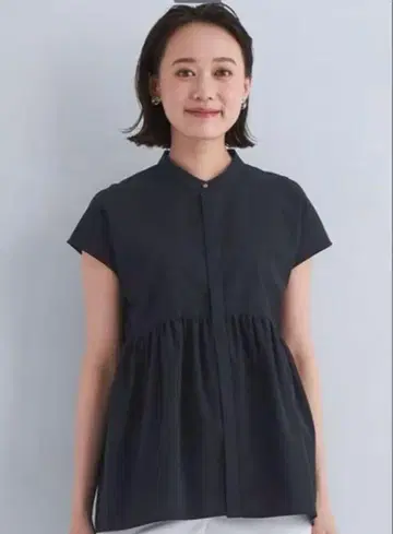 그린 라벨 릴랙싱 페플럼 블라우스 프렌치 슬리브 블랙