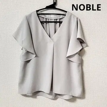 Noble 노블 소매 플레어 V넥 블라우스