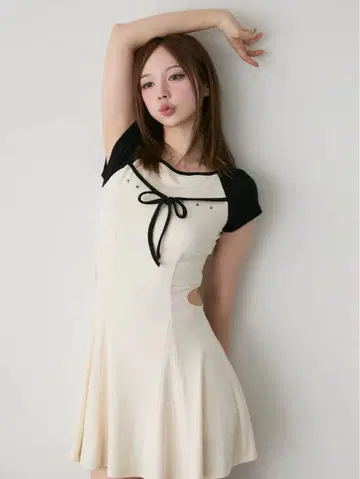 ANDMARY 메리 로고 플레어 미니 드레스 블랙